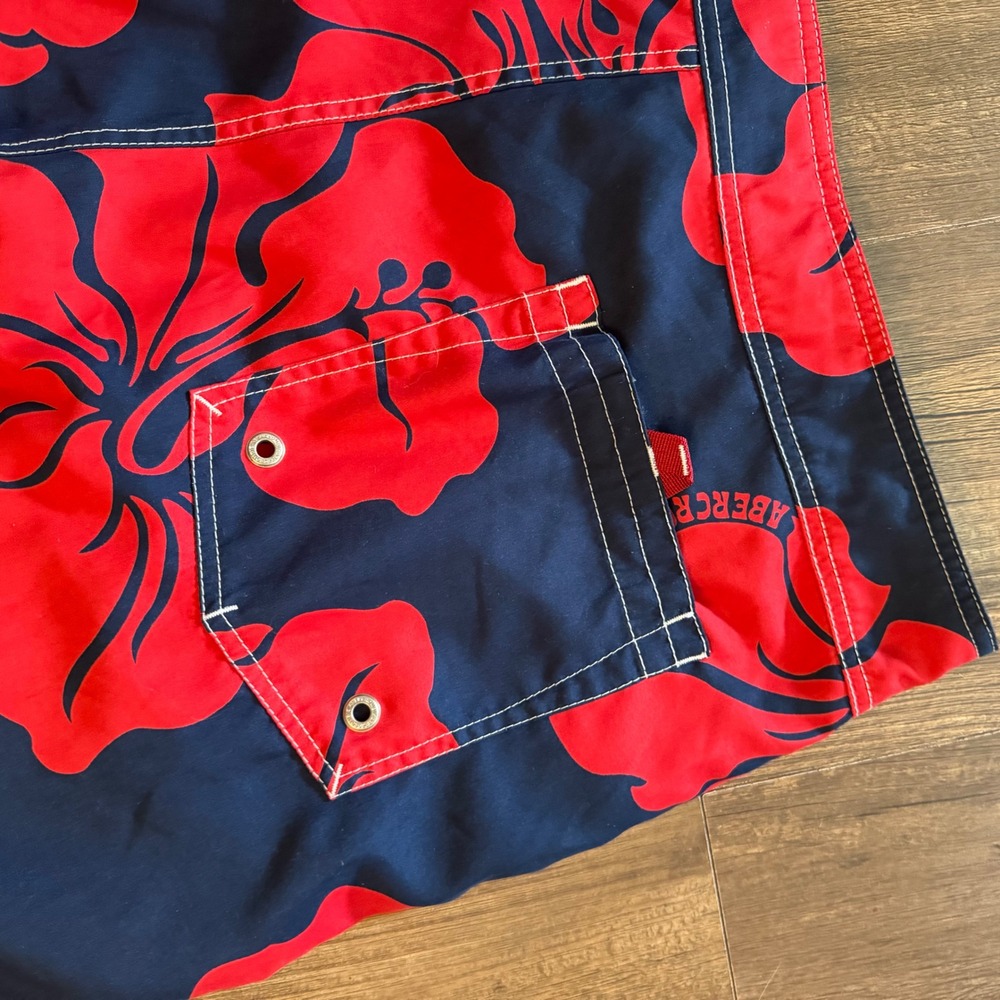 Abercrombie Board Shorts Mens 36 Navy Red Hibiscus Floral Cargo Swim Trunks Surf - Picture 9 of 12